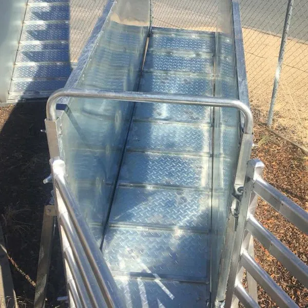 Durable Galvanized High Quality Farm Livestock Cattle Yard Sheep Loading Ramp Livestock Equipment photo-3
