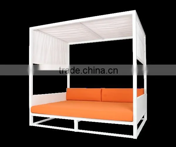 MONO DAYBED COFFEE TABLE AND DINING TABLE photo-3