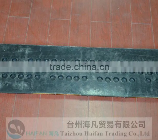 Traffic Road Reflective Rubber Speed Hump for Crossroads/heavy Strength Rubber Speed Hump Used in Intersection photo-5