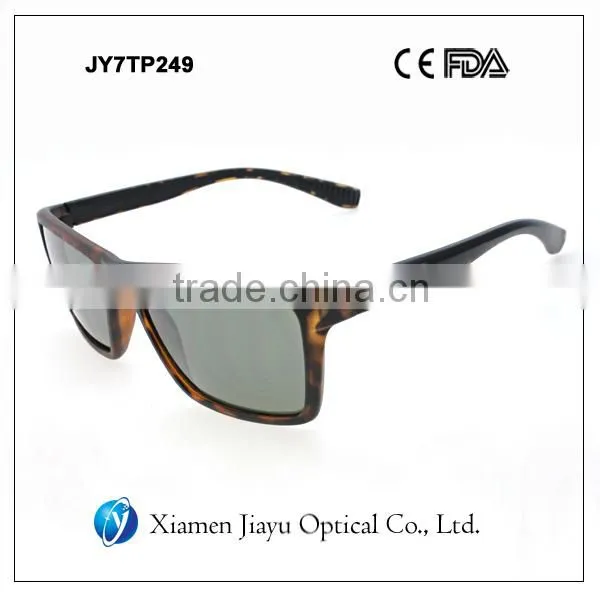 High Quality Classic Fashion Polarized Sunglasses for Men and Woman photo-2
