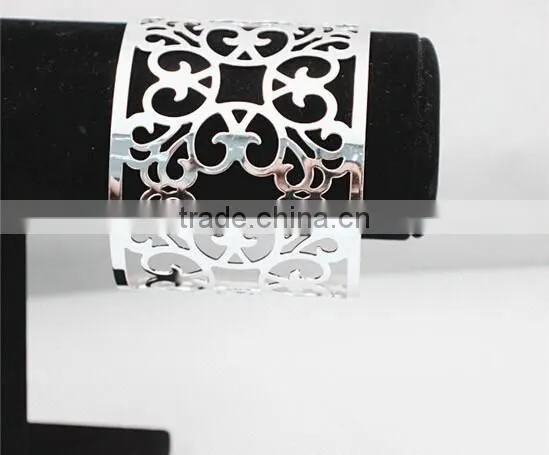 Trendy Gold Plated Iron Open End Cuff Hollow Flower Bangle Bracelets for Ladies photo-4