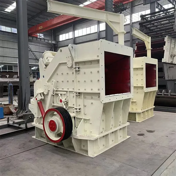 Oil-powered and Electric-powered Mobile Impact Crusher for Granite and Limestone Crushing Equipment. photo-3