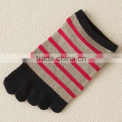 Japanese OEM Custom Design Mature High Quality Lovely Girls Blue Stripes Organic Cotton Knitting Five Fingers Sox photo-4