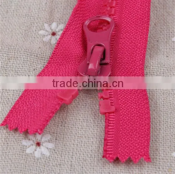 Fashion High Quality Plastic Zipper in Shenzhen photo-3