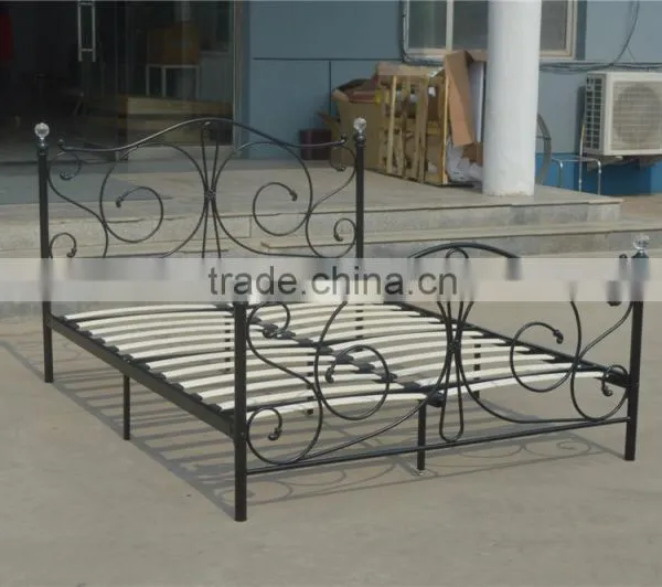 Modern and Elegant Metal Double Bed in White Color photo-3