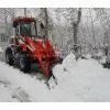 Маленький колесный погрузчик 1.2T ZL12F с снегопередвигающей лопатой