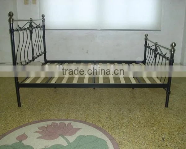 Hot Selling High Quality Home Bed Bedroom Furniture Modern Double Size Classic Iron Metal Bed