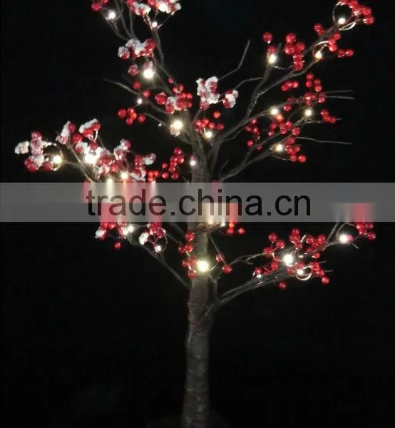 24 Led Tree Light With Berry