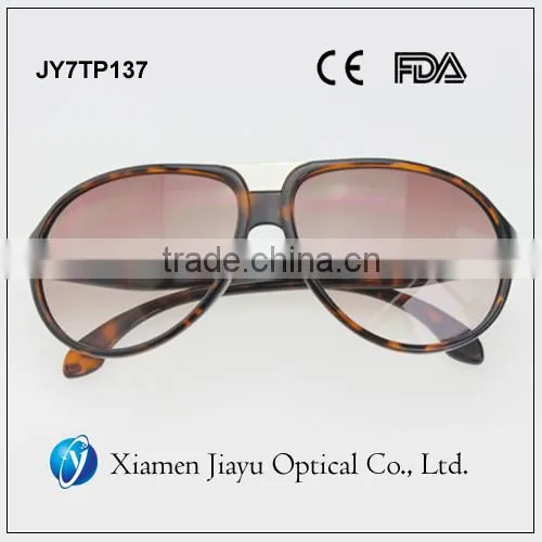 Cheap Hot Sale Plastic Sunglasses for Woman photo-2