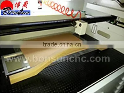 Hot Sale Boson 4060 CO2 50w Metal Bottle Caps Laser Engraving Machine photo-3