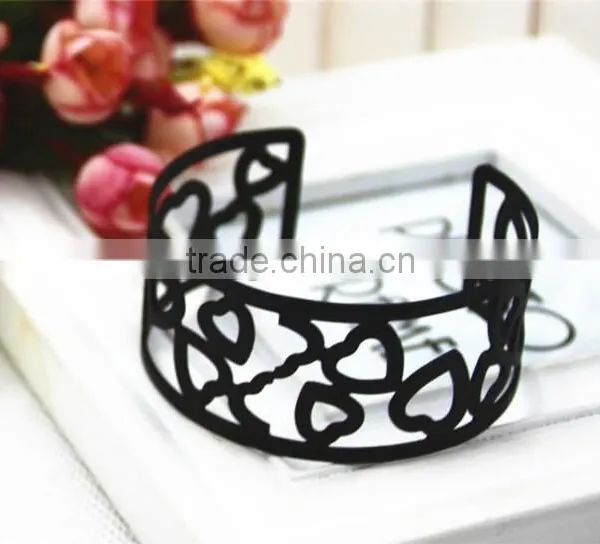 Latest Black Metal Jewelry Bangle,popular Heart Style Bangle for Young Girls photo-6