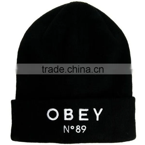 100% Polyester Black Hat Beanie With Logo Embroidery on the Rolled Cuff