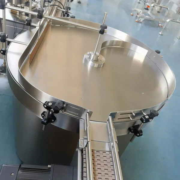 Variable Speed Rotary Unscrambler with Reversible Rotation for Bottle Orienting