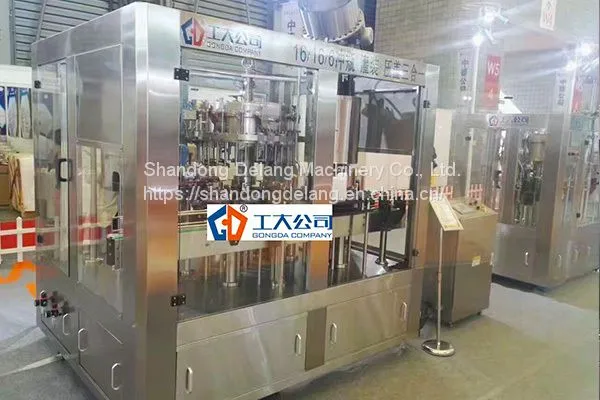 700 Bottles/h Three-in-one Gas Beverage Bottle Filling Machine photo-2