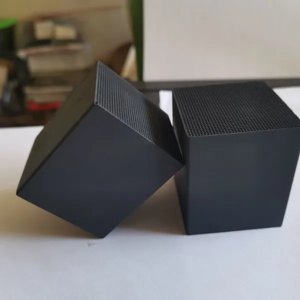 Aquarium Filter Material Honeycomb Cubic Activated Carbon Treatment Waste Gas Honeycomb Activated Carbon photo-5
