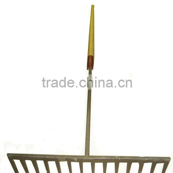 Tar rake (14 T)with wooden handle,rake with handle