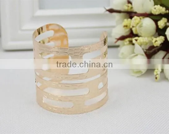 Fashion Iron Gold Hollow Bangle Cuff Bracelet for Women photo-2