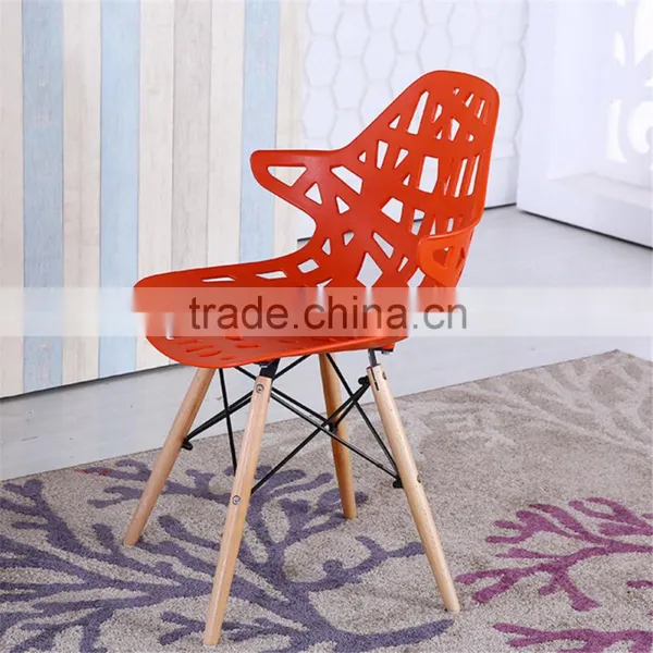Villain Modeling Plastic Arm Chair Wooden Legs Modern Hollow Plastic Leisure Dinning Chair photo-3