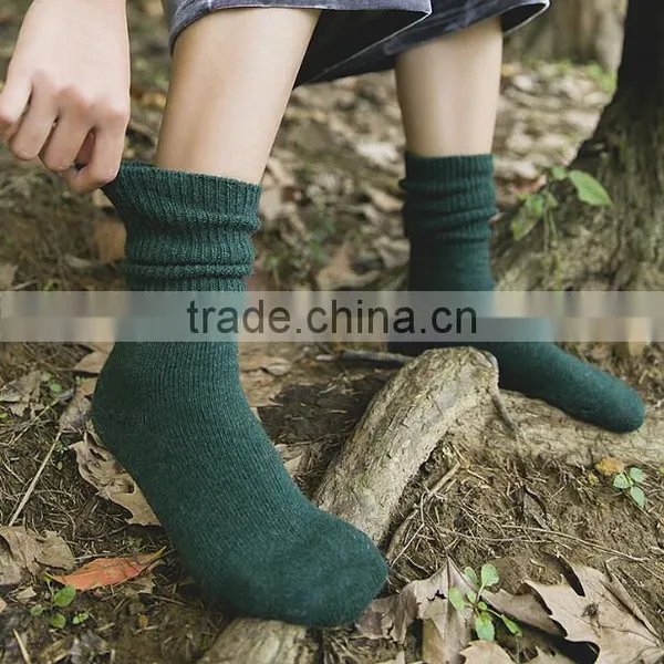 Zm33450a Cheap Wholesale Korean Style Retro Pure Color Winter Socks for Women photo-5