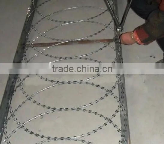 Security Fencing Razor Barbed Wire/razor Combat Wire/safety Razor Wire ( ISO9001:2008 Professional Manufacturer ) photo-6