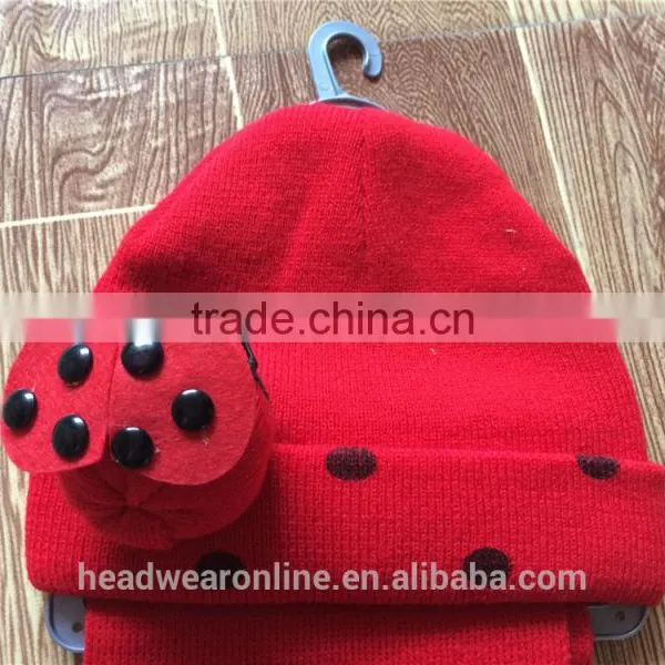 Hot Sell Fashion Embroidery Knitted Hat Suit With Scarf And Gloves photo-6