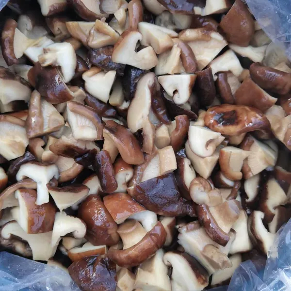 Shiitake in Brine, Quarter