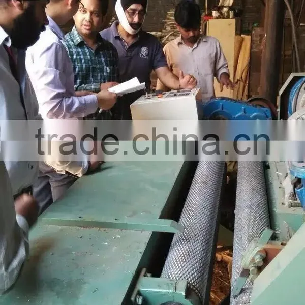 Shandong 2600mm Spindless Rotary Cutting Machine 7.5kw Feed photo-2