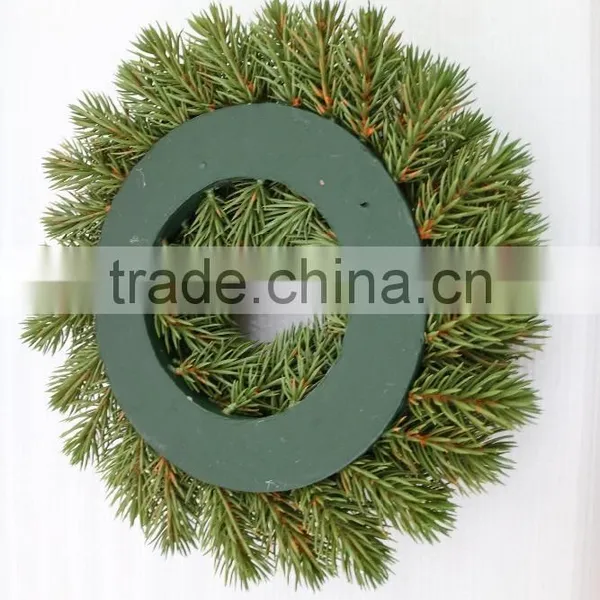 High Quality Plastic Pine Wreath for Xmas Decoration photo-2