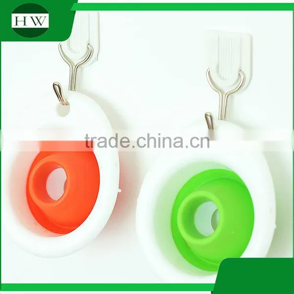 Kitchen Accessories Eco Multipurpose Mini Portable Hanging Silicone Collapsible Hopper Funnel photo-4