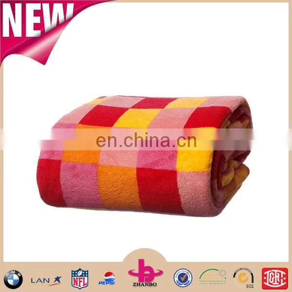New Arrival Product Direct Manufacturer 100% Polyester Plush Fabric Portable Foldable Home Textile Blanket Coral Fleece Blanket. photo-2
