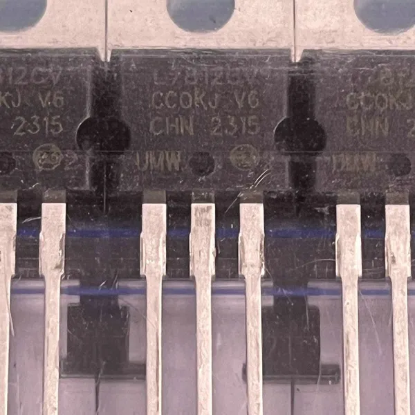 UMW L7812CV TO-220 Linear Regulator IC VOLTAGE REGULATOR 7812 photo-2