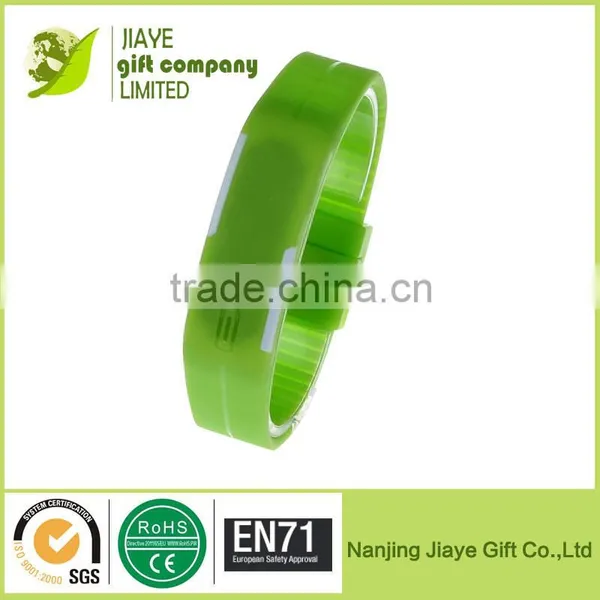 Hot Selling Silocone Sports Watch Led for Men photo-2