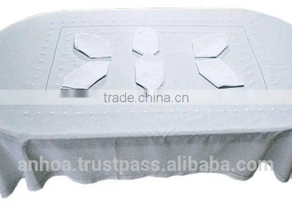 White Cotton Tablecloth and 6 Napkins