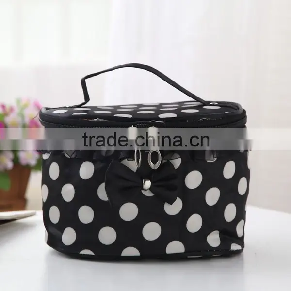 Portable Lace Border Flower Series Makeup Bag, Large Contents photo-5
