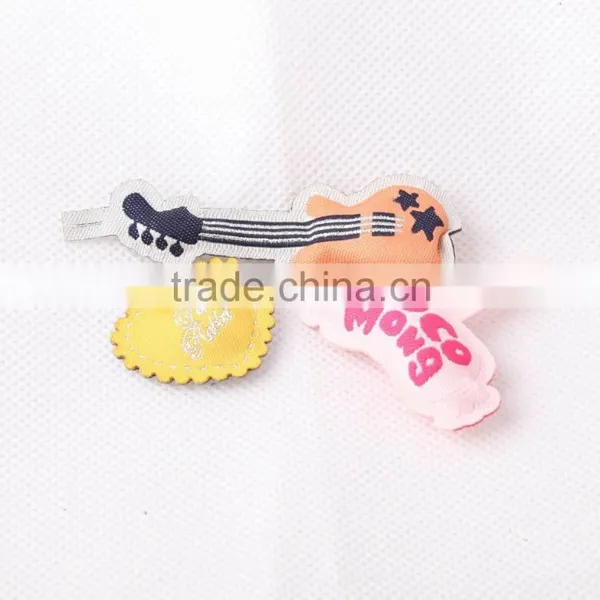 China Hot Sale Custom Lovely Stuffed Cotton Filling Woven Label for Garment photo-3