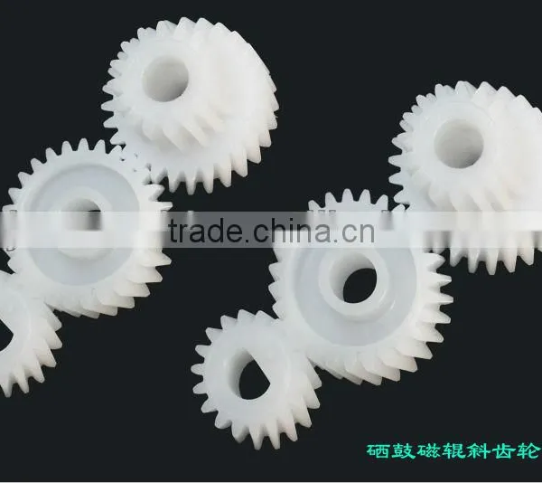 2014 New Design Plastic Injection POM Gears and Nylon Gears photo-4