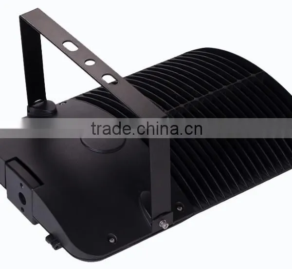 China Supplier Competitive Price IP66 130lm/w UL CUL DLC Approved Solar Street Light photo-3