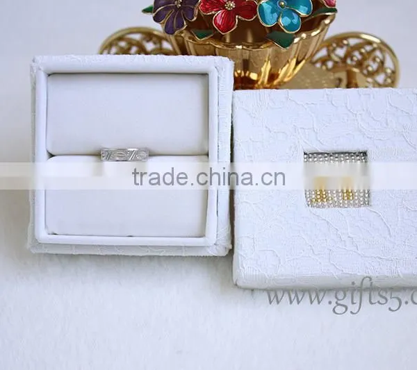 Luxury Fancy Unique White Wedding Rings Jewellery Box With Beaded Name Plate of N photo-2