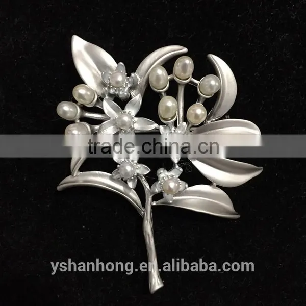 Gold-plated Natural Pearl Brooch Shawl Buckle Leaves photo-4