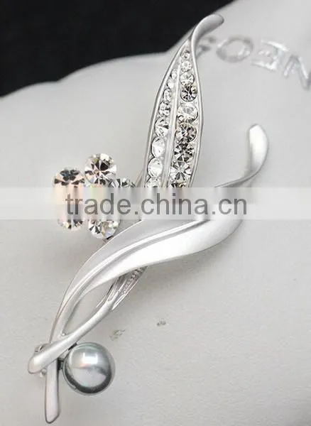 Fashion Crystal Leaf Pearl Matte Silver and Matte Gold Brooch photo-2