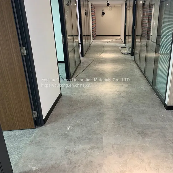 Guangdong Manufacturers Customized Stone Plastic Lock Floor Imitation Wood Grain Buckle Plastic Floor Tile Cement Gray Imitation Marble Grain SPC Floor photo-4