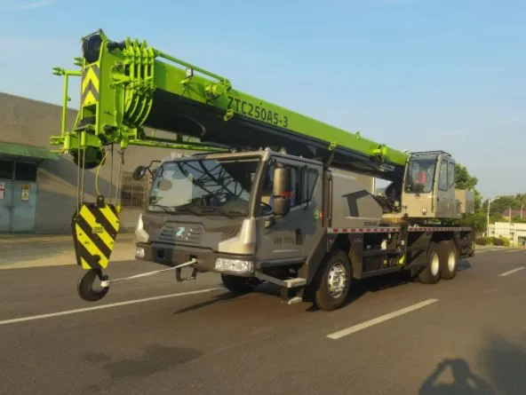 USED 25 Ton ZOOMLION ZTC250 Truck Crane FOR SALE