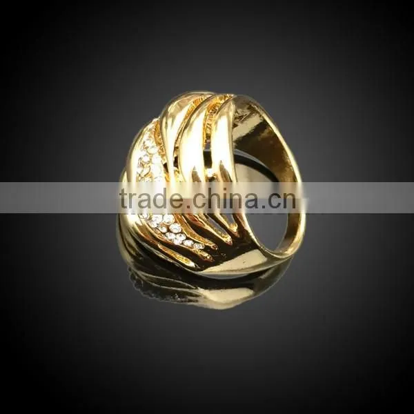 2015 Newest Products Unit Design With Elegant Crystal Girls Engagement Ring Gold Plated Wedding Ring