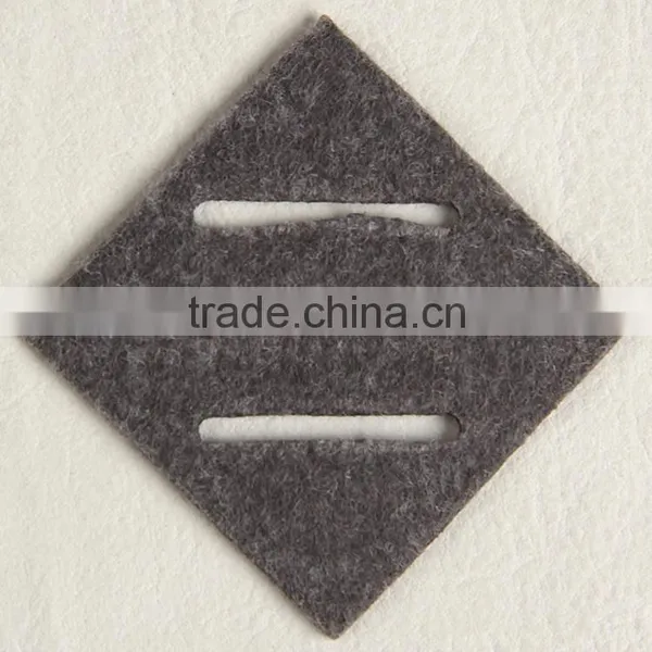 China Credible Label Factory Produce Printing & Embossing Leather Patch Label for Women's Handbag photo-2
