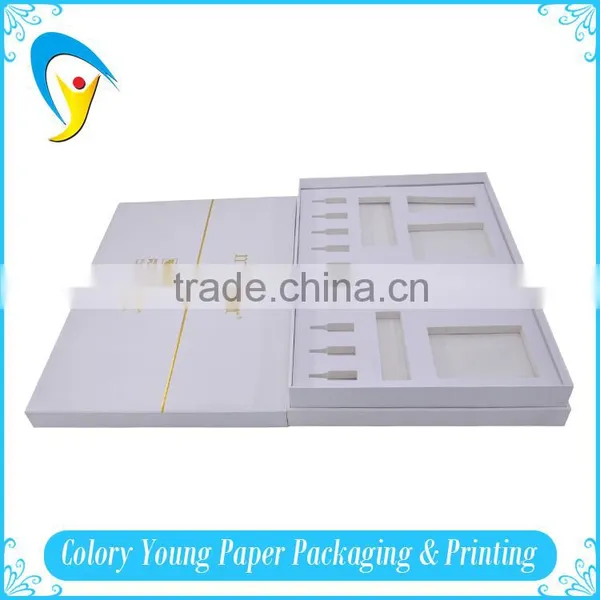 White Hot Stamping Cosmetic Gift Set Paper Packaging Box photo-4