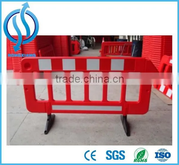 Temporary Portable Plastic Barrier/ Pedestrian Fence Barrier / Plastic Safety Fence for Road Safety photo-3