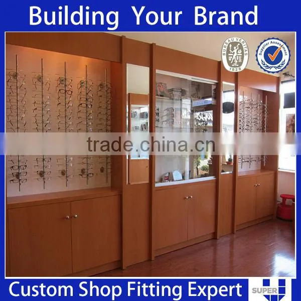 Simple Style White Wall Mouted Sunglasses Optical Store Design photo-3