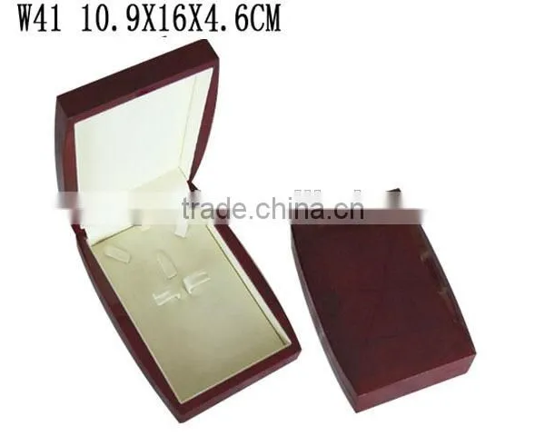 W39 Glossy Finish Wooden Jewelry Pendant Box photo-3