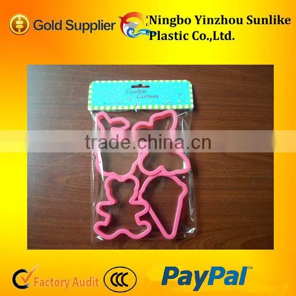 plastic Christmas Cookie Cutter/4pcs eco-friendly color cookie cutter