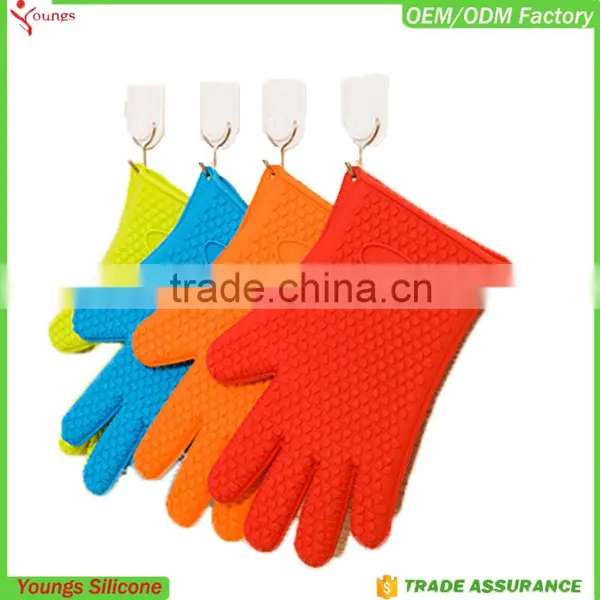 Customize Silicone Massage Glove Kitchen Glove FDA Soft Red Oven Gloves photo-5